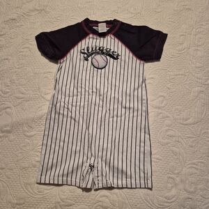 Gymboree boys size 2T Outlet baseball line shorts romper VGUC